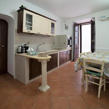 Apartment Corte Roma 148 *
